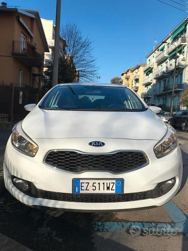 Usata Kia Ceed DREAM-TEAM Edition 116 CV (85 kW) 2015 Bianco Utilitaria