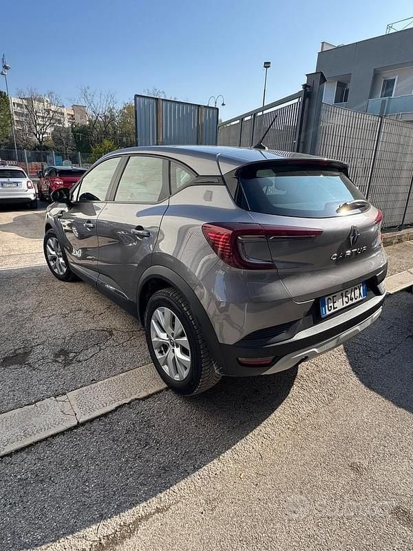 Usata Renault Captur Zen 95 CV (69 kW) 2021 Grigio SUV