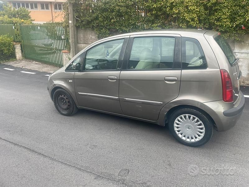 Usata Lancia Musa 69 CV (50 kW) 2007 Monovolume