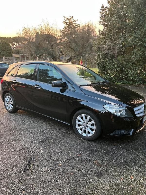 Usata Mercedes B180 Executive 109 CV (80 kW) 2013 Nero Utilitaria