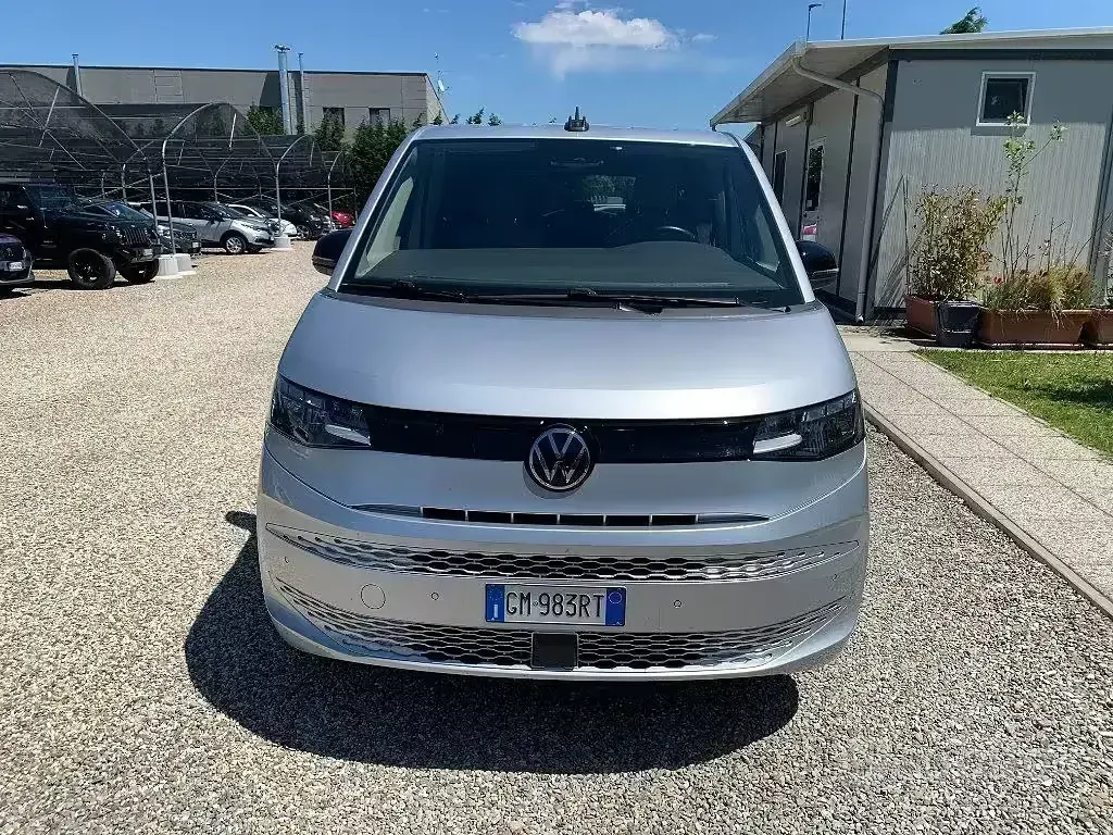 Usata VW Multivan Life 150 CV (110 kW) 2023 Grigio Monovolume