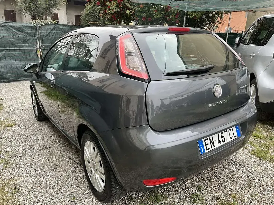 Usata Fiat Punto Lounge 86 CV (63 kW) 2012 Grigio Utilitaria