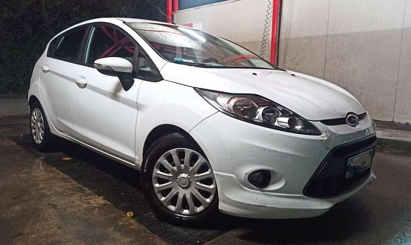 Usata Ford Fiesta 95 CV (69 kW) 2009 Bianco Berlina