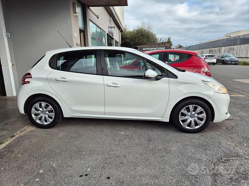 Usata Peugeot 208 Active 82 CV (60 kW) 2014 Bianco Utilitaria