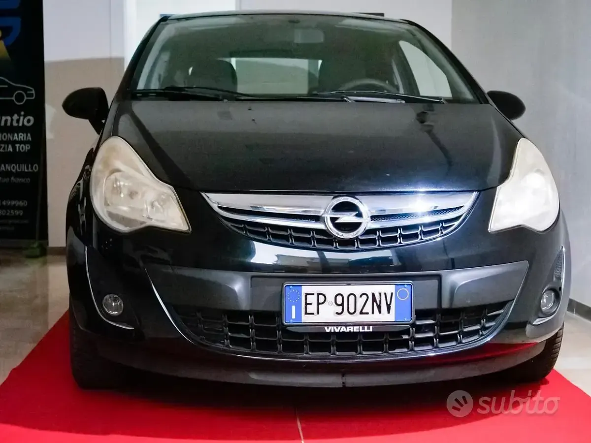 Usata Opel Corsa 75 CV (55 kW) 2013 Bluazzurro Utilitaria