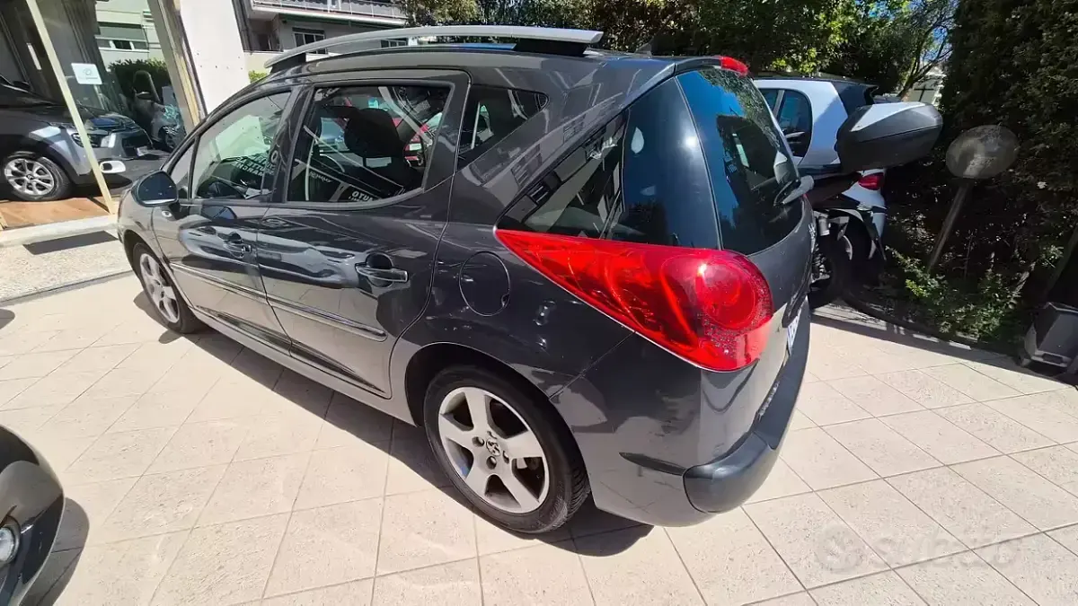 Usata Peugeot 207 68 CV (50 kW) 2012 Grigio Station wagon