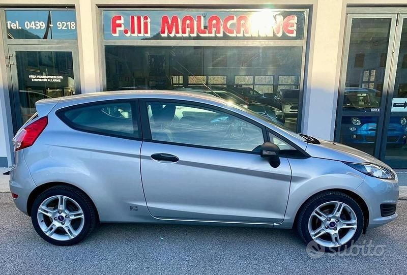 Usata Ford Fiesta 95 CV (69 kW) 2015 Argento Utilitaria