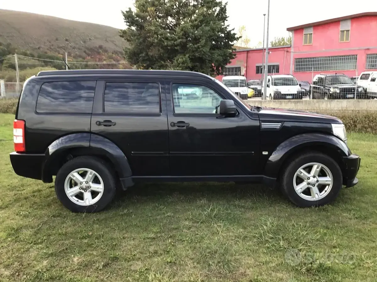 Usata Dodge Nitro 177 CV (130 kW) 2008 Nero SUV