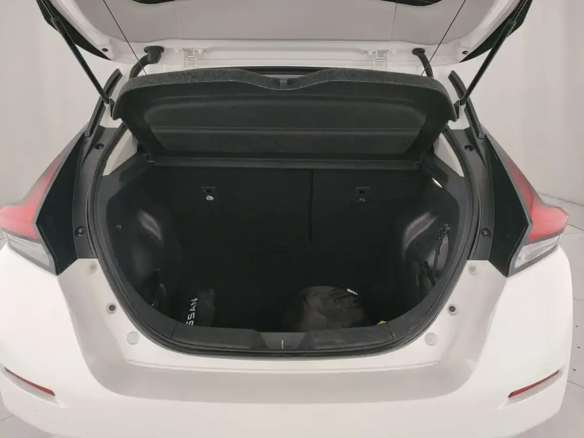 Usata Nissan Leaf Acenta 89 kW (122 CV) 2023 Bianco Utilitaria