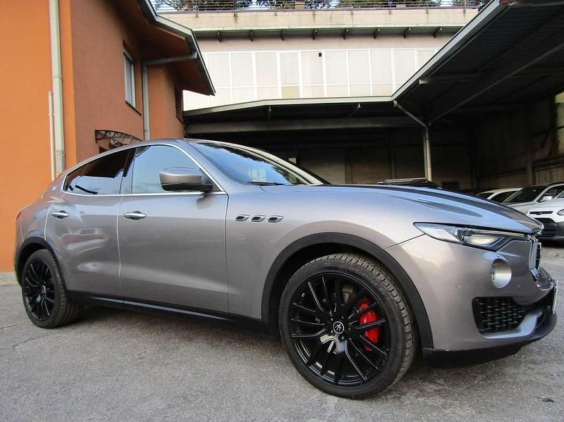 Usata Maserati Levante 349 CV (256 kW) 2020 Grigio medio metallizzato SUV