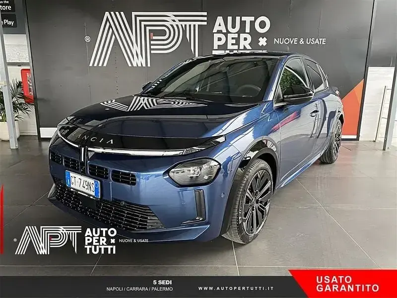 Usata Lancia Ypsilon 101 CV (74 kW) 2024 Blu Utilitaria