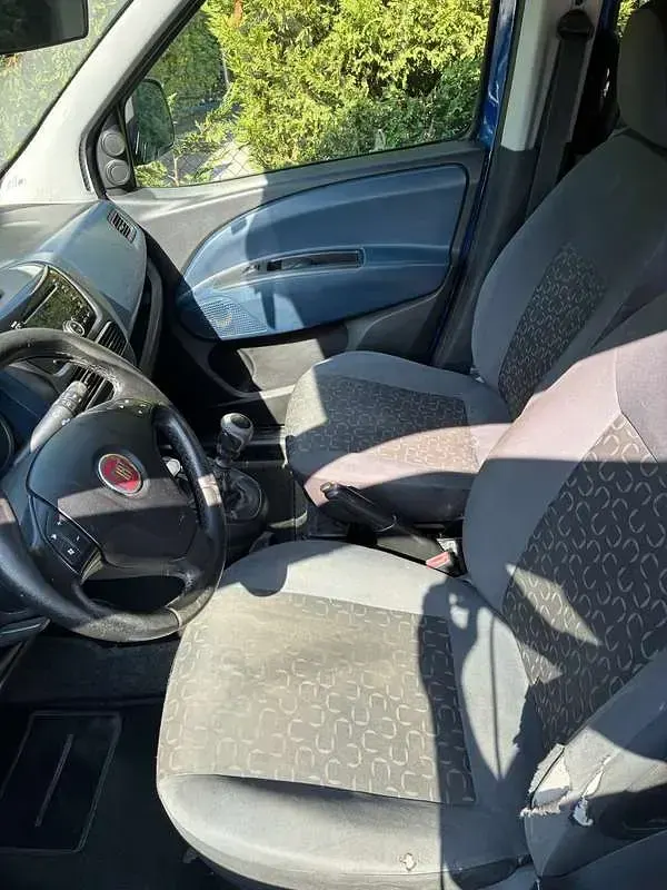 Usata Fiat Doblò Emotion 105 CV (77 kW) 2011 Blu/azzurro Monovolume