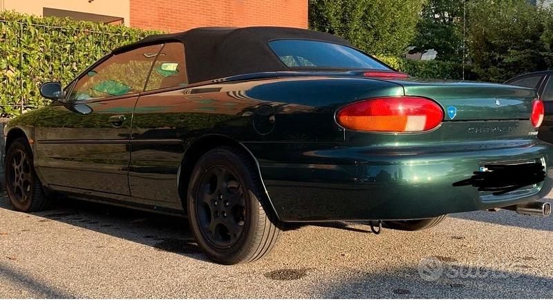 Usata Chrysler Stratus 140 CV (102 kW) 1999 Verde Cabrio