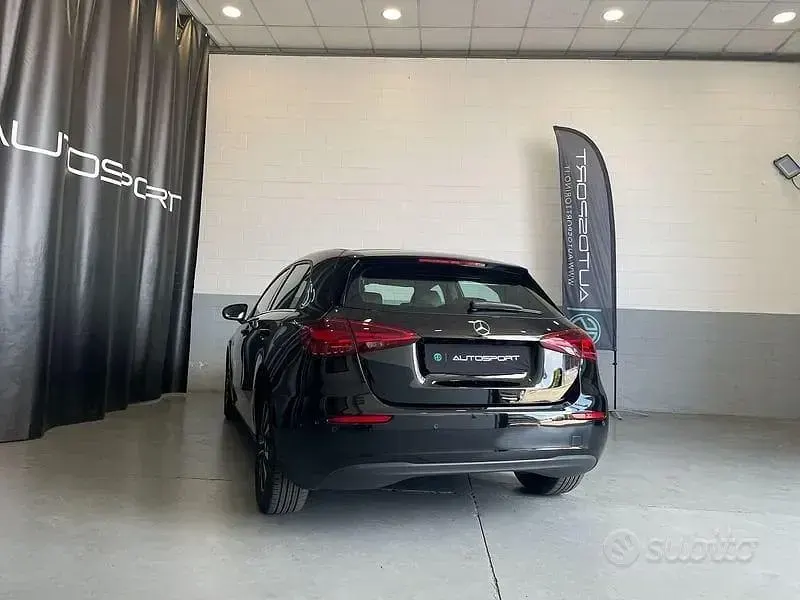 Usata Mercedes A180 Advanced 136 CV (100 kW) 2024 Nero Berlina