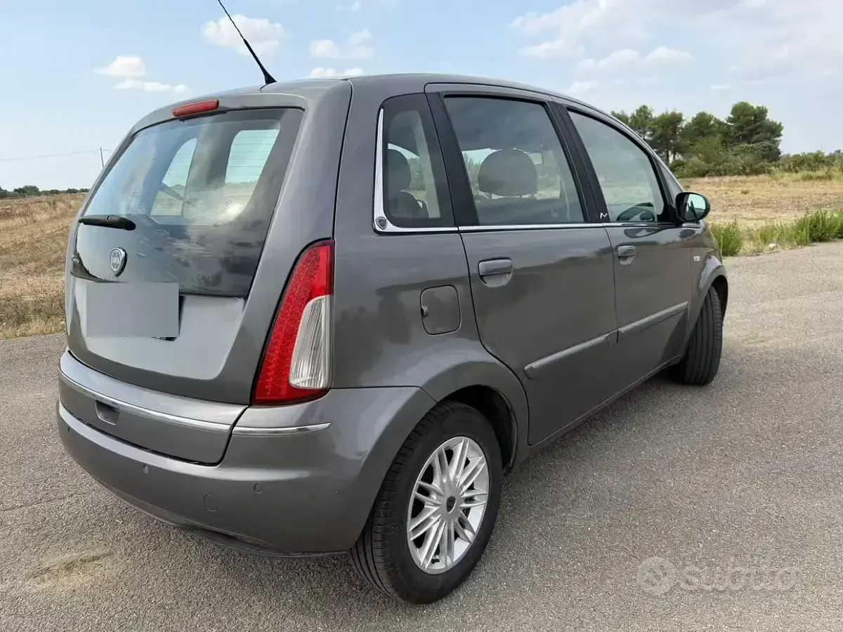 Usata Lancia Musa 95 CV (69 kW) 2012 Grigio Monovolume