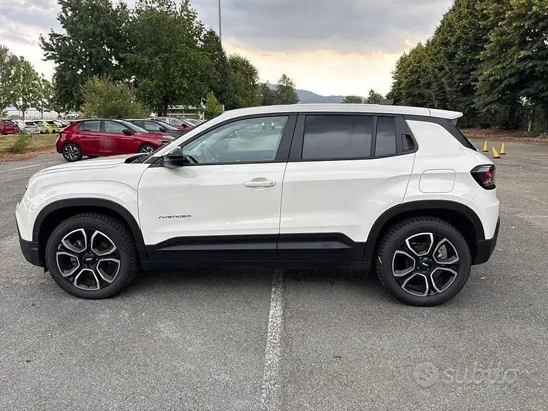 Usata Jeep Avenger Altitude 101 CV (74 kW) 2025 Bianco SUV