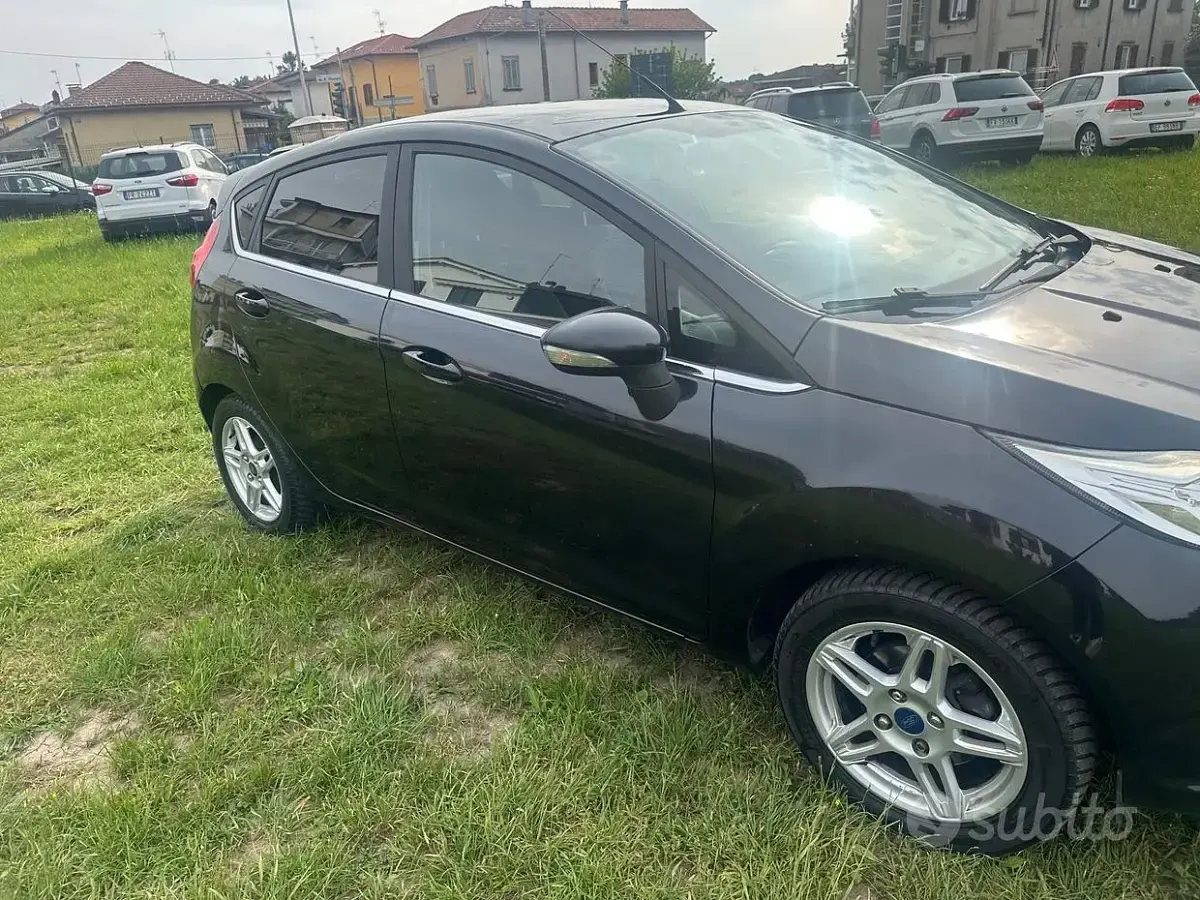 Usata Ford Fiesta Titanium 75 CV (55 kW) 2014 Nero Utilitaria