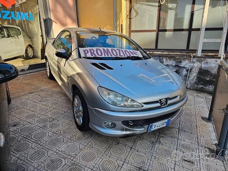 Usata Peugeot 206 CC 108 CV (79 kW) 2003 Grigio Cabrio