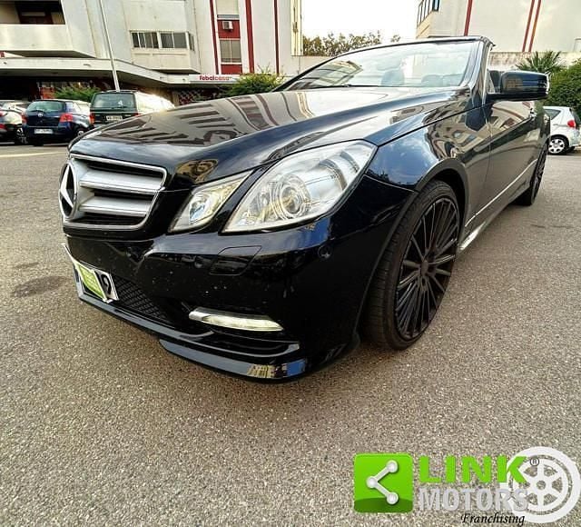 Usata Mercedes E500 Elegance 408 CV (300 kW) 2012 Nero Cabrio
