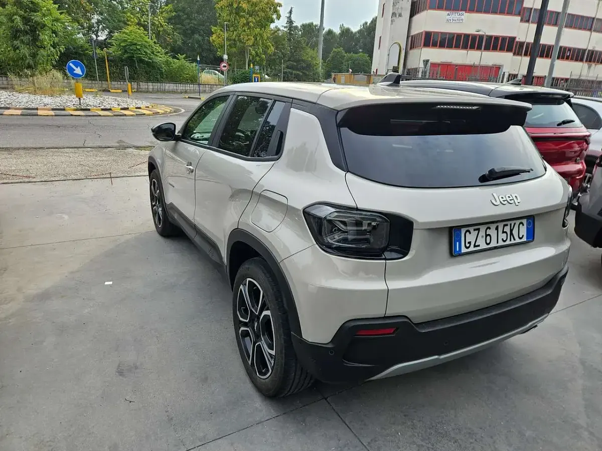 Usata Jeep Avenger Summit 101 CV (74 kW) 2025 Grigio SUV