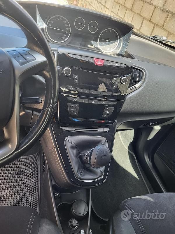 Usata Lancia Ypsilon 69 CV (50 kW) 2012 Utilitaria