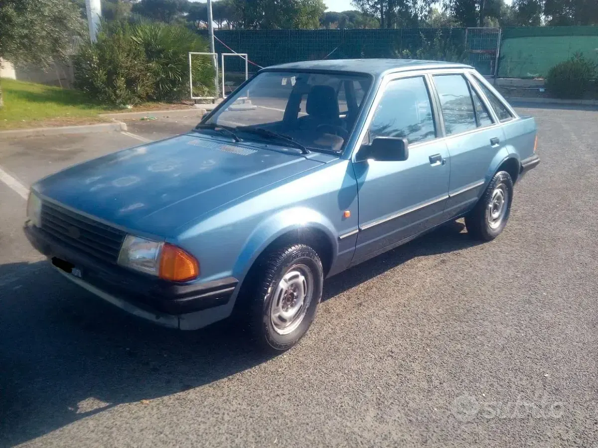 Usata Ford Escort 69 CV (50 kW) 1982 Blu Utilitaria