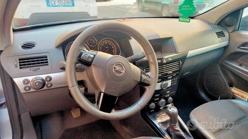 Usata Opel Astra 101 CV (74 kW) 2008 Grigio