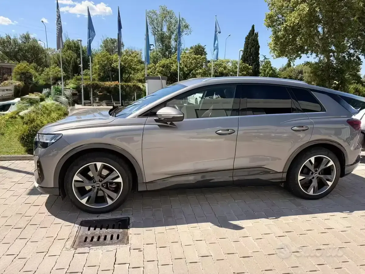 Usata Audi Q4 e-tron Advanced 69 kW (95 CV) 2022 Grigio SUV