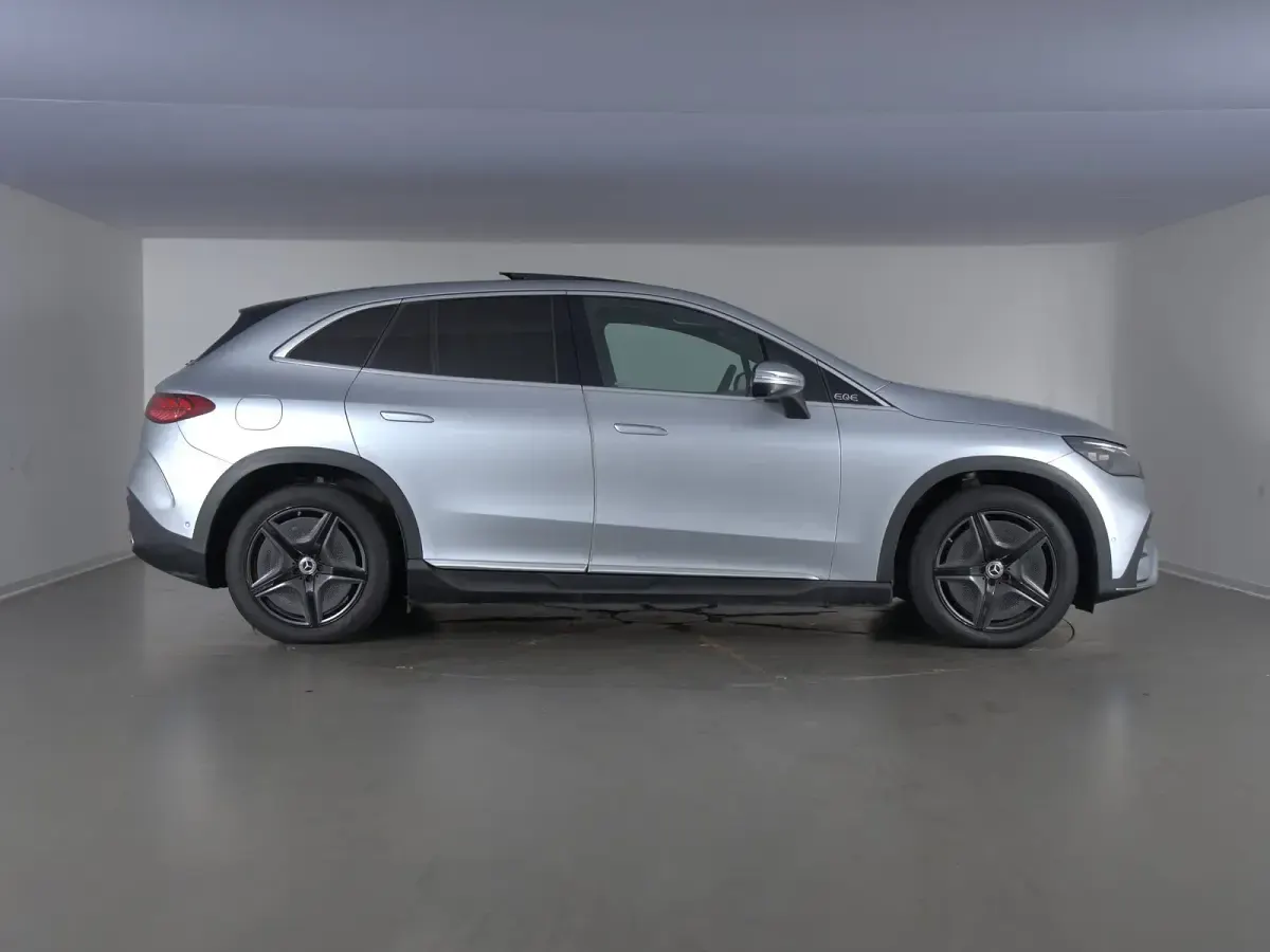 Usata Mercedes EQE350 Advanced 108 kW (148 CV) 2024 Argento Berlina