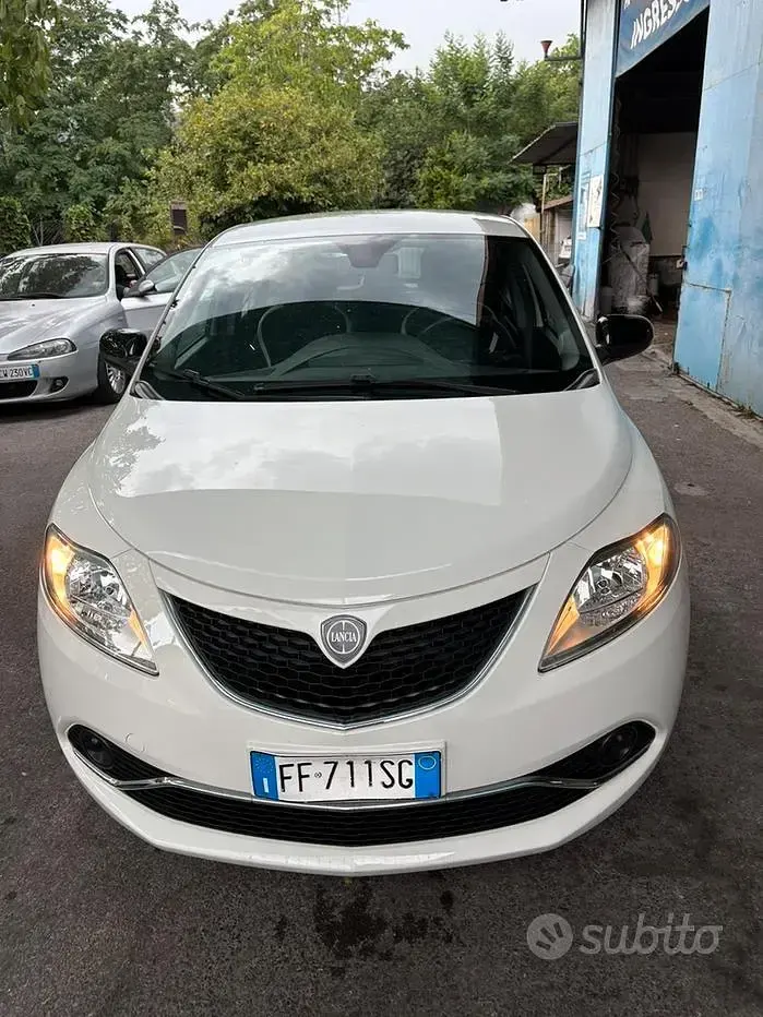 Usata Lancia Ypsilon 69 CV (50 kW) 2016 Bianco Utilitaria