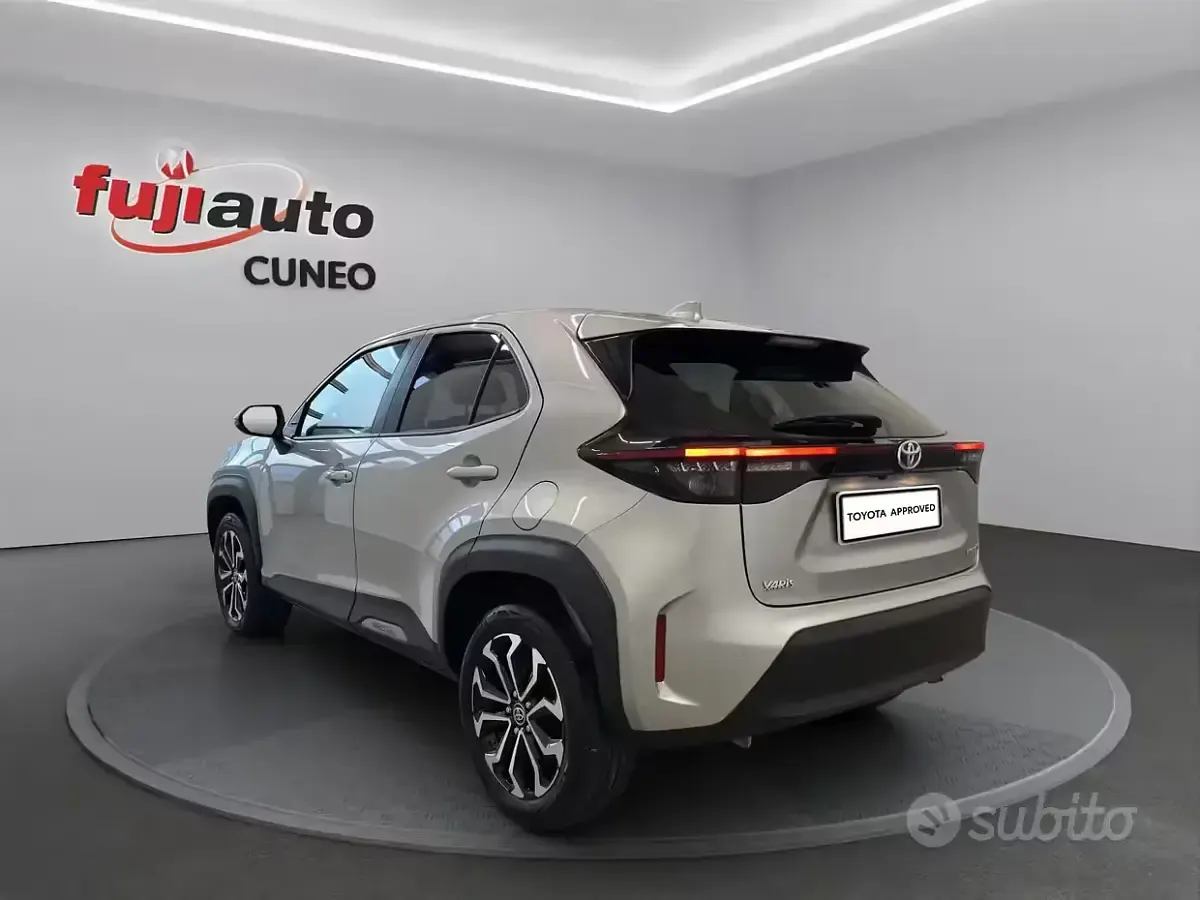 Usata Toyota Yaris Cross Trend 116 CV (85 kW) 2022 Grigio SUV