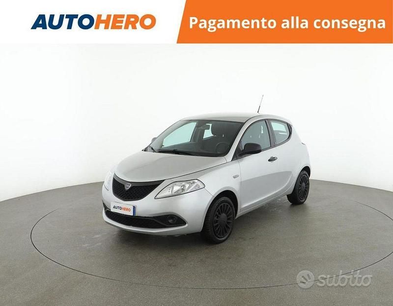 Grigio Usata 2018 Lancia Ypsilon Due volumi | 8899 € (Buon prezzo) - Immagine 1/2