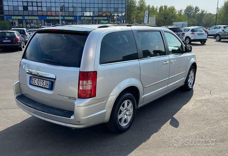 Usata Chrysler Grand Voyager Touring 163 CV (119 kW) 2010 Argento Monovolume