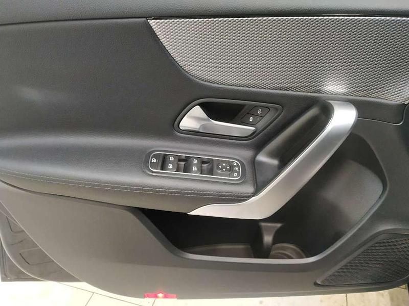 Usata Mercedes A180 116 CV (85 kW) 2019 Nero Berlina