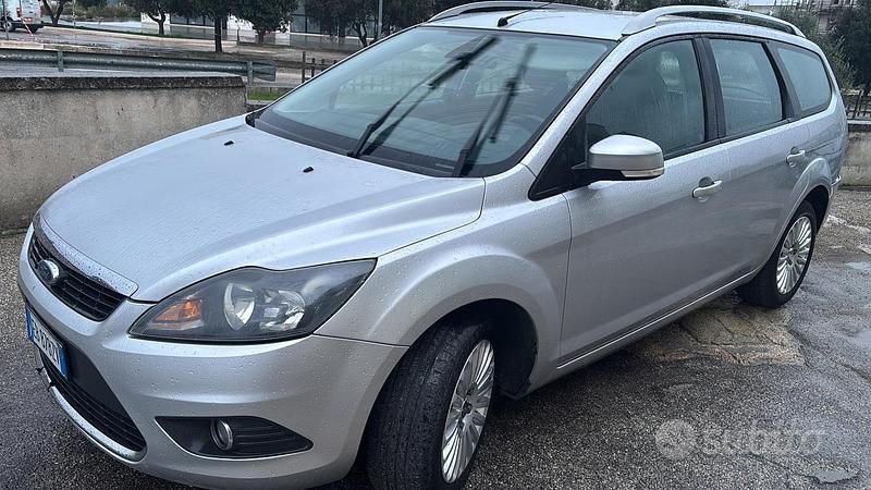 Usata Ford Focus 110 CV (80 kW) 2010 Marrone Station wagon