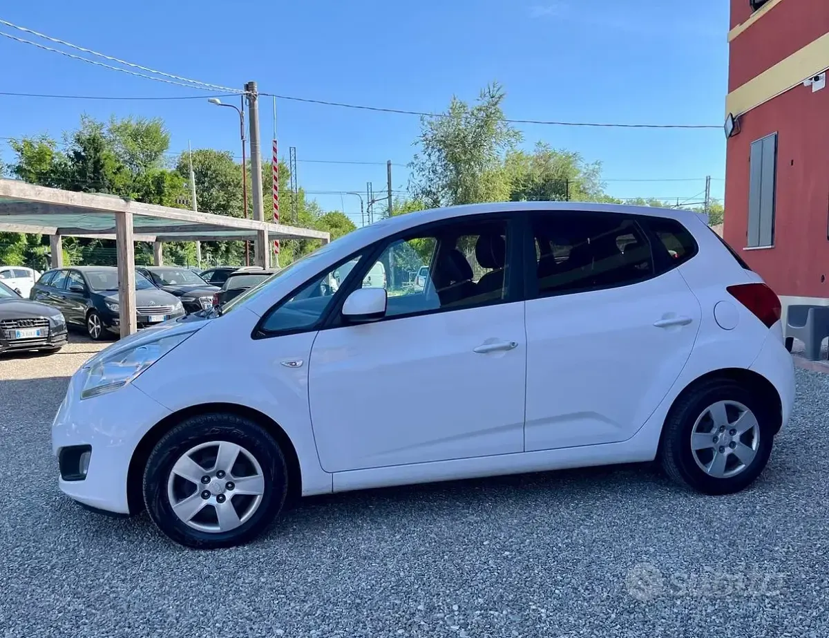 Usata Kia Venga 90 CV (66 kW) 2013 Bianco Utilitaria