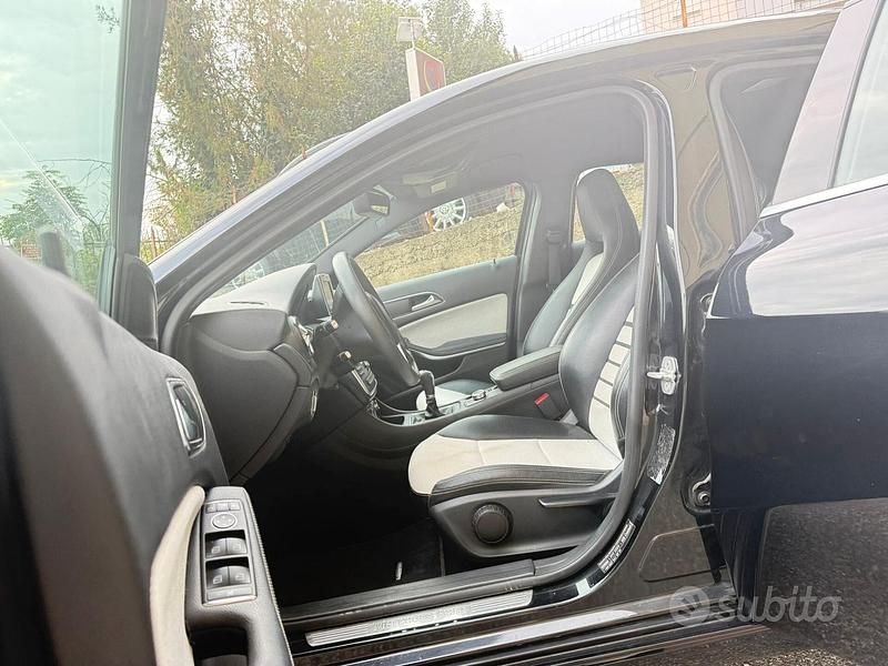 Usata Mercedes A180 110 CV (80 kW) 2013 Nero Berlina