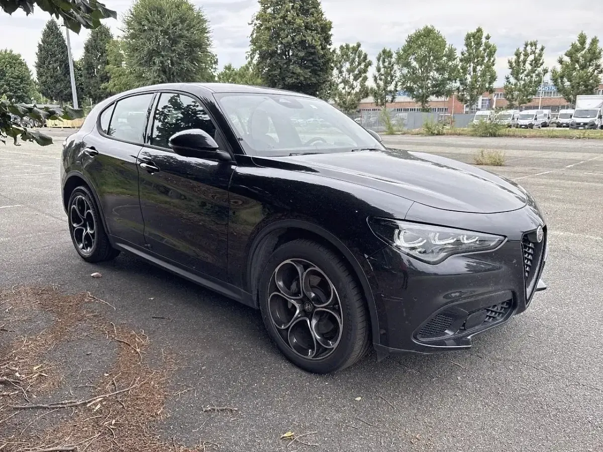 Usata Alfa Romeo Stelvio Sprint 209 CV (153 kW) 2024 Nero SUV