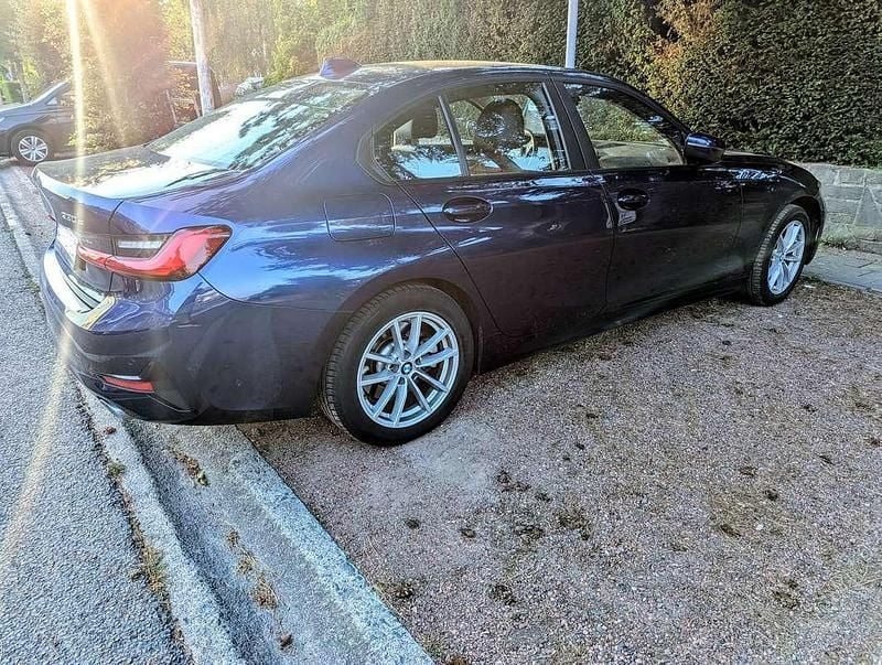 Usata BMW 330e Luxury Line 292 CV (214 kW) 2020 Blu/azzurro Berlina