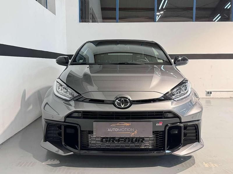 Usata Toyota Yaris 280 CV (205 kW) 2024 Grigio Berlina