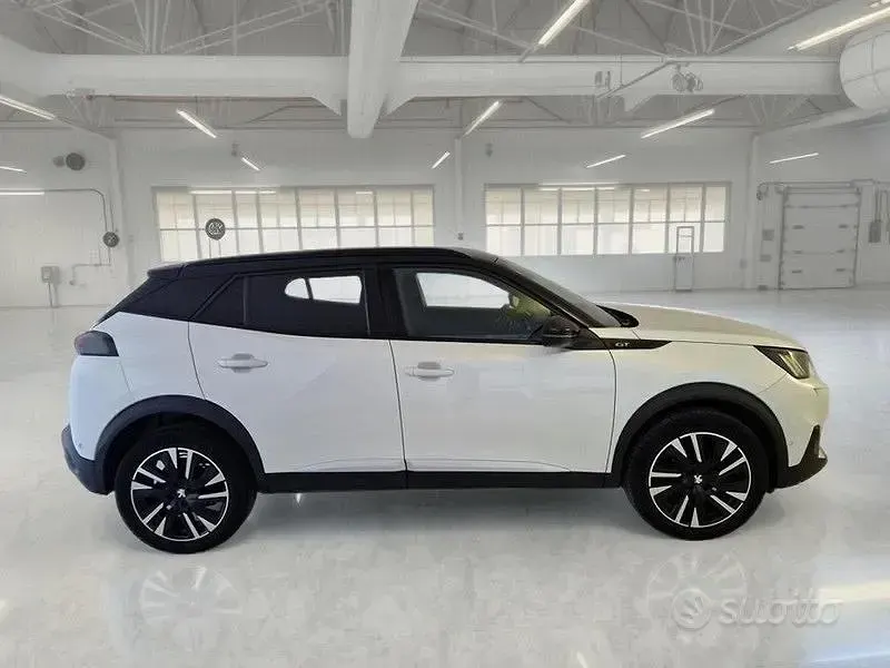 Usata Peugeot 2008 GT 130 CV (95 kW) 2023 Bianco SUV