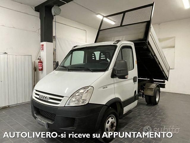 Usata Iveco 35.12 126 CV (92 kW) 2012 Bianco Furgone