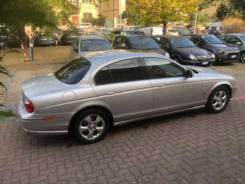 Usata Jaguar S-Type S 238 CV (175 kW) 2001 Argento Berlina