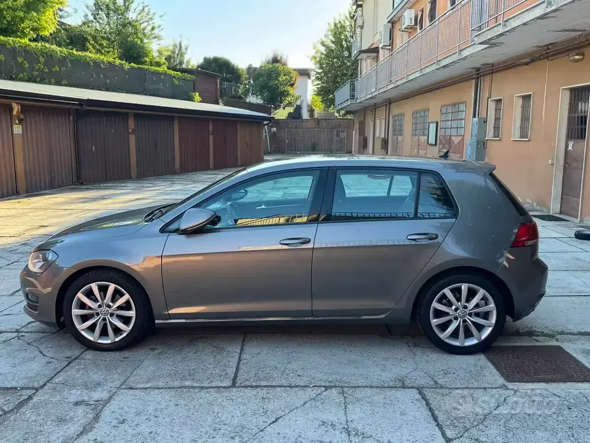 Usata VW Golf VII Highline 110 CV (80 kW) 2016 Grigio Berlina