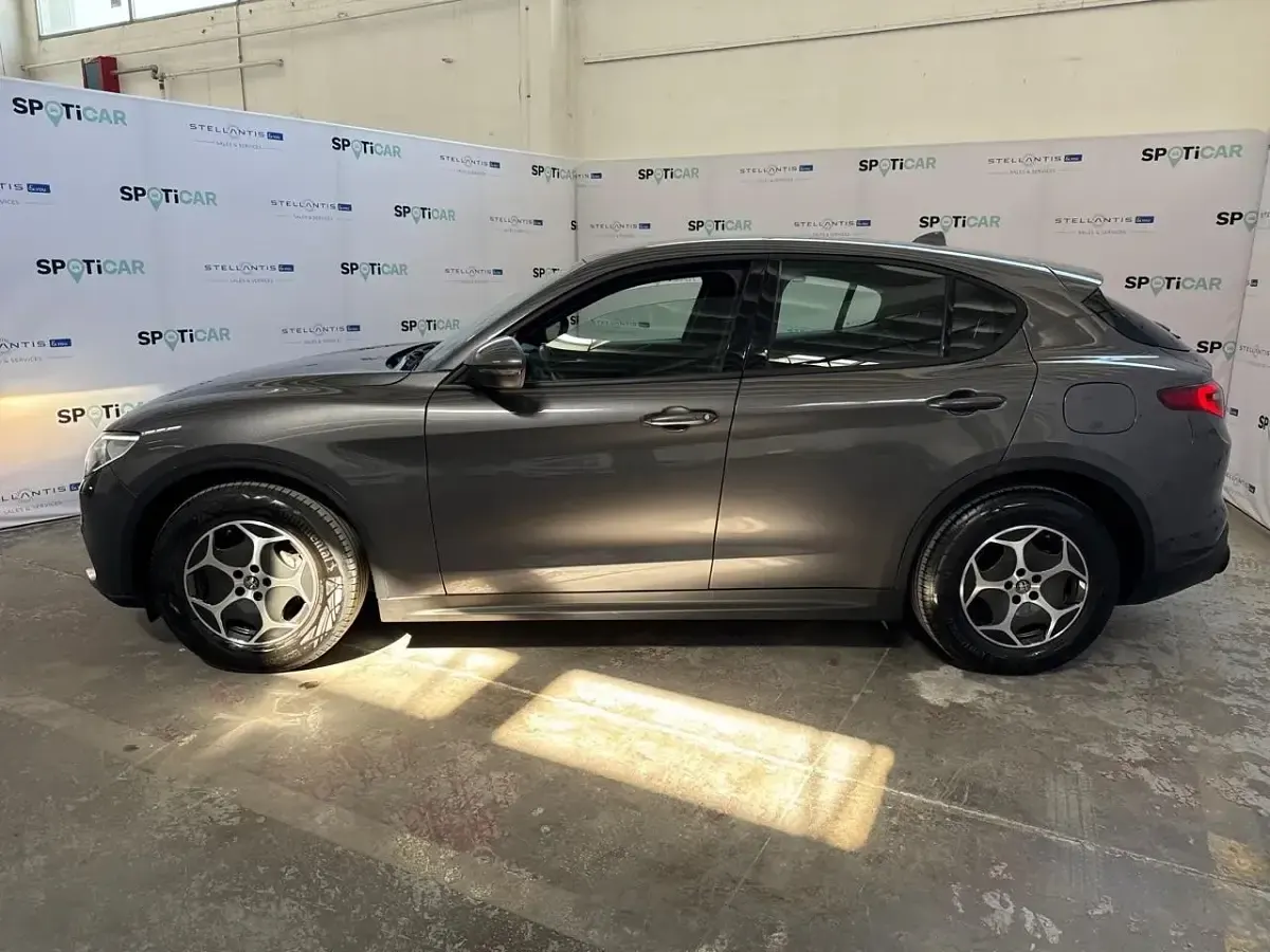 Usata Alfa Romeo Stelvio Business 160 CV (117 kW) 2022 Nero SUV