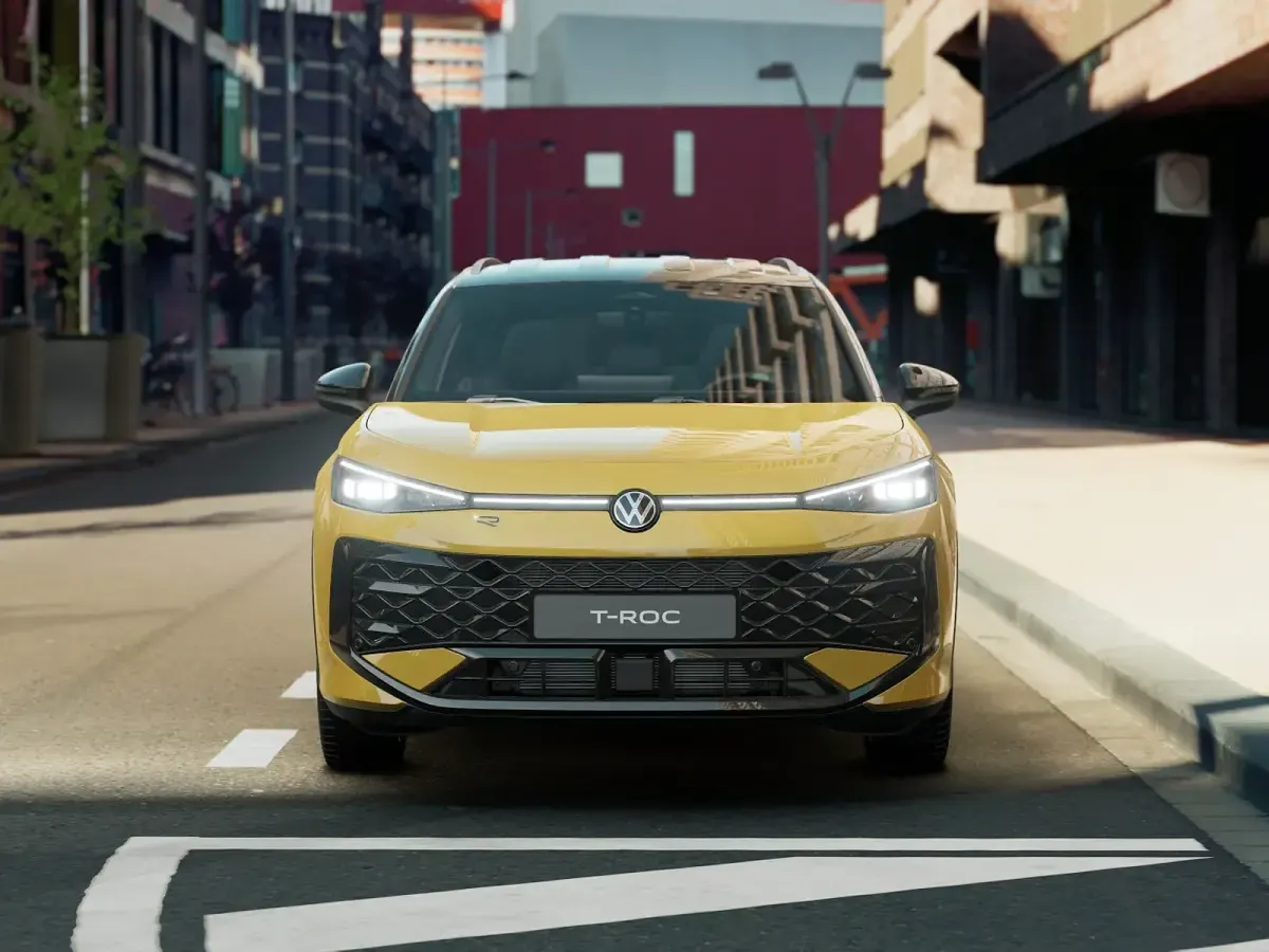 Nuova VW T-Roc R-line 150 CV (110 kW) 2026 Canary yellow nero SUV