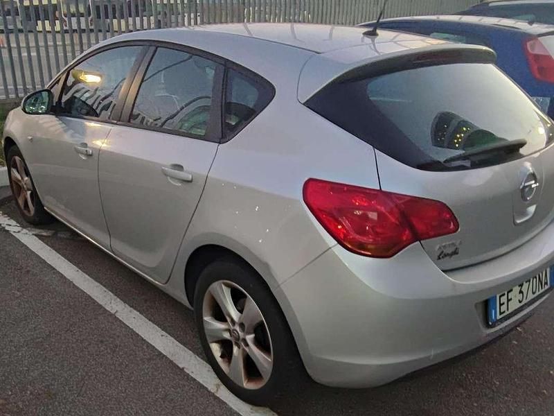 Usata Opel Astra Cosmo 101 CV (74 kW) 2011 Grigio Berlina