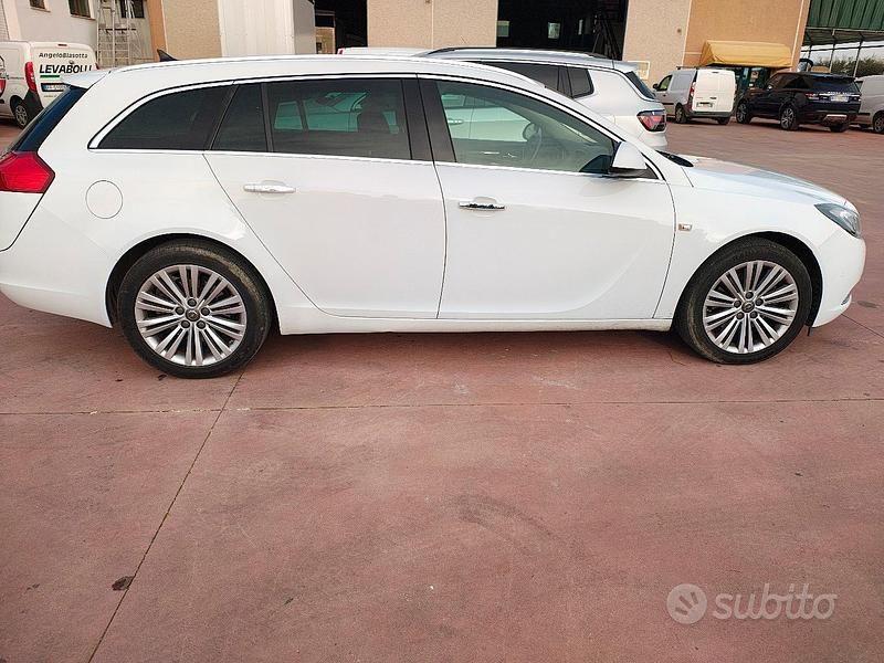 Usata Opel Insignia 160 CV (117 kW) 2011 Bianco Station wagon