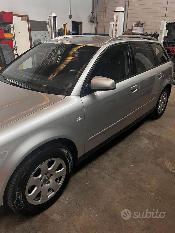 Usata Audi A4 101 CV (74 kW) 2002 Grigio Station wagon