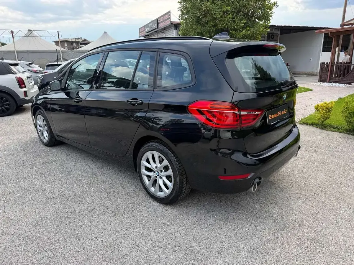 Usata BMW 218 Advantage 150 CV (110 kW) 2022 Nero Monovolume